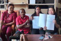 Amandus Ratason (kedua dari kiri)