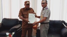 Lokasi: Ruang Kerja Bupati Sikka, Lantai 2, Kantor Bupati, Jalan Eltari – Maumere
Tanggal: Selasa, 7 Oktober 2025
 Penyerahan oleh: Kepala Kantor BPN Kabupaten Sikka
Diterima oleh: Bupati Sikka Juventus Prima Yoris Kago, S.H.