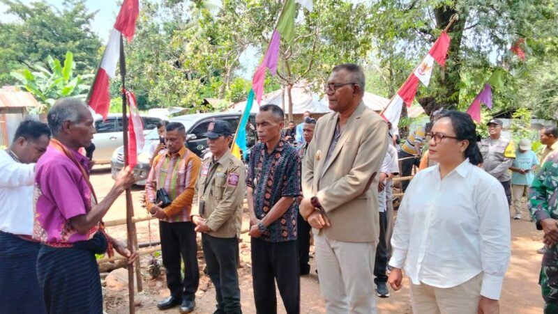 Maumere, 24 Oktober 2025 — Wakil Bupati Sikka, Ir. Simon Subandi Supriadi, mengajak masyarakat Dusun Tanah Merah, Desa Talibura, Kecamatan Talibura, untuk memperkuat semangat gotong royong dan solidaritas sosial dalam membangun daerah.