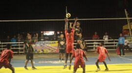 Partai kedua, Tim Kecamatan Doreng Vs Paga. Partai kedua ini dimenangkan Doreng dengan skor 3–1. Foto: Mario WP Sina. 