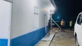 Anggota DPD RI, Angelius Wake Kako saat meninjau salah satu Dapur satelit di Kabupaten Ende beberapa waktu lalu. 