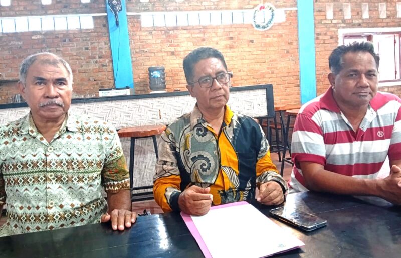 Dari Kiri ke Kanan; Vitalis Badar, SH., Marianus Reynaldi Laka, SH., MH., Paulus Papo Belang.