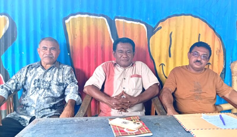 Tim Kuasa Hukum dari Kiri Kanan; Vitalis Badar, SH., Alfons Hilarius Ase, SH., M.Hum, Yohanes Domi Tukan, SH. 