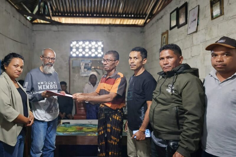 Keterangan foto: Tim kuasa hukum korban pembunuhan Rubit saat menerima surat kuasa dari pihak keluarga korban beberapa waktu lalu. Dok.Istimewa.