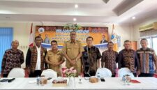 Direktur Bisnis LPDB Koperasi bersama Wakil Bupati Sikka, pengurus, pegawas dan manajemen KSP Kopdit Obor Mas, Selasa siang 14 April 2026 di Kantor Kopdit Obor Mas Jalan Kesehatan Kota Maumere. 