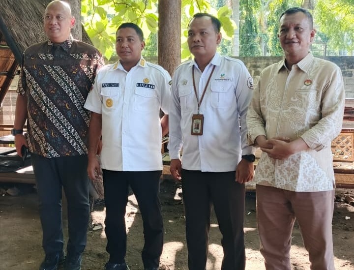 Dari kiri ke kanan: Tenaga Ahli Menteri Sosial RI, Agustinus Budi Prasetyo Hadi di, Bupati Sikka, Juventus Prima Yoris Kago, perwakilan dari Sentra Terpadu Inten Soewono Bogor dan Komisioner Komisi Disabilitas Nasional, Kikin P.Tarigan.