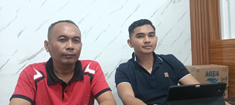 Kasat Reskrim Polres Sikka, IPTU Reinhard Dionisius Siga yang didampingi Kanit Pidum Satreskrim Polres Sikka, AIPTU I Nengah Redi, saat menyampaikan keterangan kepada media ini di Mapolres Sikka, Kamis (2/4/2026) siang.