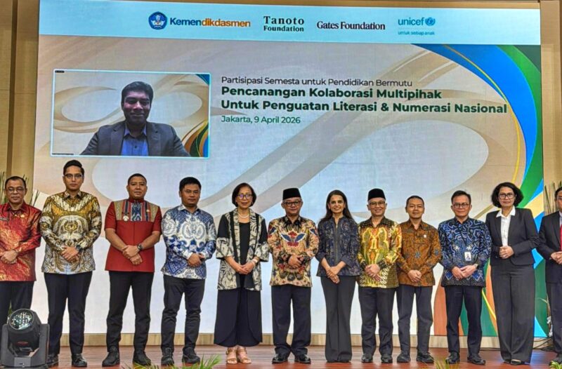 Bupati Sikka, Juventus Prima Yoris Kago pose bersama dalam agenda  Pencanangan Kolaborasi Multipihak untuk Penguatan Literasi dan Numerasi Nasional di Jakarta, Rabu (8/4/2026). 