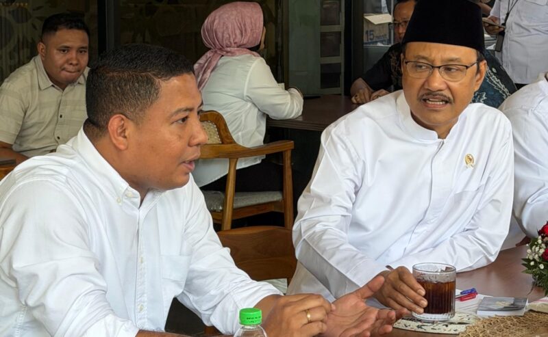 Bupati Sikka, Juventus Prima Yoris Kago saat berdialog dengan  Menteri Sosial RI, Saifullah Yusuf di Kantor Kemensos RI, Jakarta, Senin (13/4/2026).

