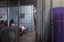 jenazah korban kecelakaan tunggal saat disemayamkan di rumah duka, pada Minggu (10/5/2026).