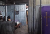 jenazah korban kecelakaan tunggal saat disemayamkan di rumah duka, pada Minggu (10/5/2026).
