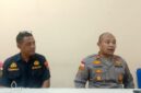 Keterangan foto: Wakapolres Sikka, Kompol Marselus Yugo Amboro, S.I.K., dan kasie Humas Polres Sikka, Ipda Leonard Tunga dalam konferensi pers, Selasa (12/5/2026). 