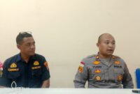 Keterangan foto: Wakapolres Sikka, Kompol Marselus Yugo Amboro, S.I.K., dan kasie Humas Polres Sikka, Ipda Leonard Tunga dalam konferensi pers, Selasa (12/5/2026). 