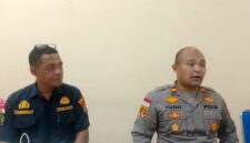 Keterangan foto: Wakapolres Sikka, Kompol Marselus Yugo Amboro, S.I.K., dan kasie Humas Polres Sikka, Ipda Leonard Tunga dalam konferensi pers, Selasa (12/5/2026).