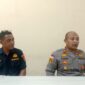 Keterangan foto: Wakapolres Sikka, Kompol Marselus Yugo Amboro, S.I.K., dan kasie Humas Polres Sikka, Ipda Leonard Tunga dalam konferensi pers, Selasa (12/5/2026). 