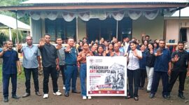 Sosialisasi Anti Korupsi Mahasiswa FH Unipa kepada karyawan  LKM Putra Dewa 