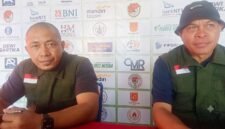Keterangan foto: Dari kiri ke kanan: Tim pemantau bakat PSSI NTT, Patrik Domal dan Wakil Sekretaris PSSI NTT sekaligus General Coordinator Soeratin Cup & Piala Pertiwi 2026, Piter Fomeny.