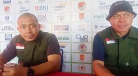 Keterangan foto: Dari kiri ke kanan: Tim pemantau bakat PSSI NTT, Patrik Domal dan Wakil Sekretaris PSSI NTT sekaligus General Coordinator Soeratin Cup & Piala Pertiwi 2026, Piter Fomeny.
