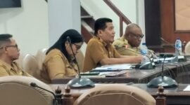 Rapat TAPD Pemkab Sikka bersama Badan Anggaran DPRD Sikka, Senin (10/8/2026).