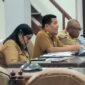 Rapat TAPD Pemkab Sikka bersama Badan Anggaran DPRD Sikka, Senin (10/8/2026).