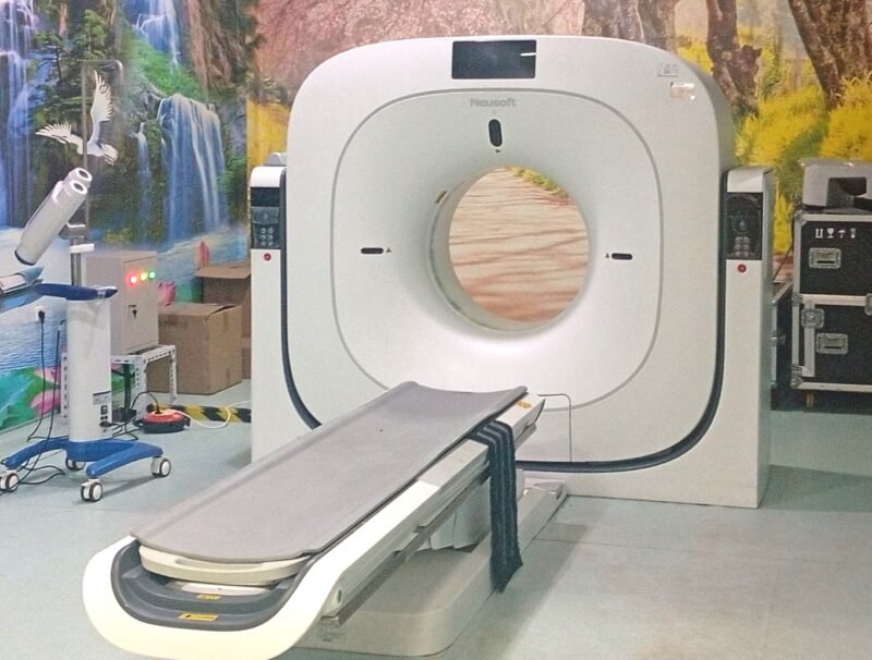 Alat CT-Scan di ruang Radiologi RSUD. dr. TC. Hillers-Maumere