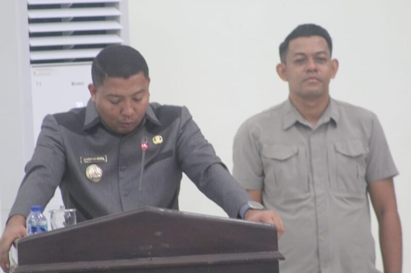 Bupati Sikka, Juventus Prima Yoris Kago saat menyampaikan keterangan resmi dalam Sidang Paripurna V Masa Sidang III DPRD Kabupaten Sikka di Gedung Lepo Kula Babong, Maumere, Senin (3/8/2026) pagi. 