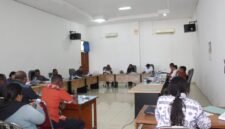 Rapat Komisi 1 DPRD Sikka bersama Bagian Hukum Setda Sikka, Kamis (6/8/2026).