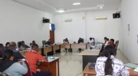 Rapat Komisi 1 DPRD Sikka bersama Bagian Hukum Setda Sikka, Kamis (6/8/2026).