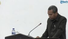Keterangan foto: tangkapan layar video live streaming Tribun Flores rapat paripurna DPRD Sikka.