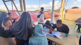 Proses pendaftaran pengungsi yang dengan sukarela ingin pulang, Minggu (23/8/2036) sore.
