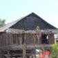 Salah satu rumah warga di Kampung Lo'ang, Desa Kojagete yang belum memiliki penerangan listrik.