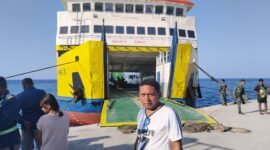 Camat Palu'e Rudolfus Riba, ST saat menjemput KMP Inerie II di Pelabuhan Kerica PALU'E (Minggu,13 September 2026)