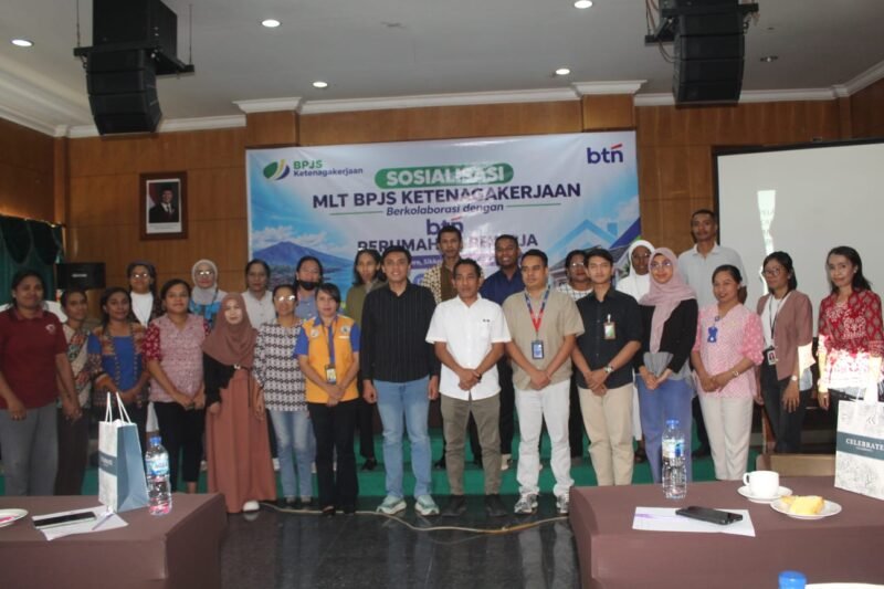 Keterangan foto:pose bersama peserta sosialisasi MLT BPJS Ketenagakerjaan di aula Hotel Silvya Maumere, Jumat (9/10/2026) siang.