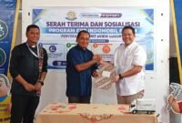 Dari Kiri ke Kanan: Direktur Politeknik Cristo Re, RD. Yakobus Dionisius Migo, Ketua Yayasan Cristo Re Keuskupan Maumere, RD Felicianus Dari, Chief Operating Officer PT. Indomobil Global Transportasi, Edy Napis