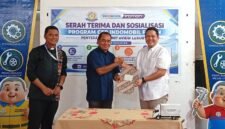 Dari Kiri ke Kanan: Direktur Politeknik Cristo Re, RD. Yakobus Dionisius Migo, Ketua Yayasan Cristo Re Keuskupan Maumere, RD Felicianus Dari, Chief Operating Officer PT. Indomobil Global Transportasi, Edy Napis