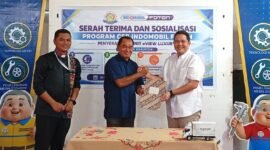 Dari Kiri ke Kanan: Direktur Politeknik Cristo Re, RD. Yakobus Dionisius Migo, Ketua Yayasan Cristo Re Keuskupan Maumere, RD Felicianus Dari, Chief Operating Officer PT. Indomobil Global Transportasi, Edy Napis