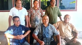Berdiri dari kiri ke kanan; Humas PT Krisrama, Paulus Papo Belang, Direktur PT Krisrama, Ephivanus Nale Rimo, SH., MH., Kuasa Hukum PT Krisrama; Domi Tukan, SH.
Duduk dari kiri ke kanan; Ketua Tim Kuasa Hukum PT Krisrama, Marianus Rgeynaldy Laka, SH., MH., Sekretaris Tim Kuasa Hukum PT Krisrama, Vitalis Badar, SH, dan RD. Alo Ndate.