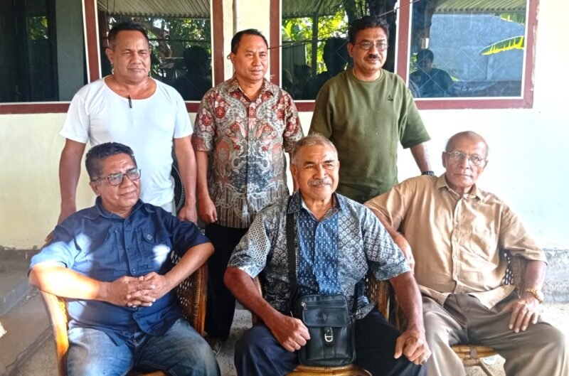Berdiri dari kiri ke kanan; Humas PT Krisrama, Paulus Papo Belang, Direktur PT Krisrama, Ephivanus Nale Rimo, SH., MH., Kuasa Hukum PT Krisrama; Domi Tukan, SH.
Duduk dari kiri ke kanan; Ketua Tim Kuasa Hukum PT Krisrama, Marianus Rgeynaldy Laka, SH., MH., Sekretaris Tim Kuasa Hukum PT Krisrama, Vitalis Badar, SH, dan RD. Alo Ndate.