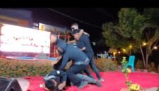 Aksi teatrikal Mahasiswa FH Unipa pada peringatan Sumpah Pemuda ke-98 di Universitas Nusa Nipa Maumere, Rabu, 28/10/2026